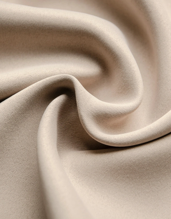 Närbild på gardintyg Dokie beige
