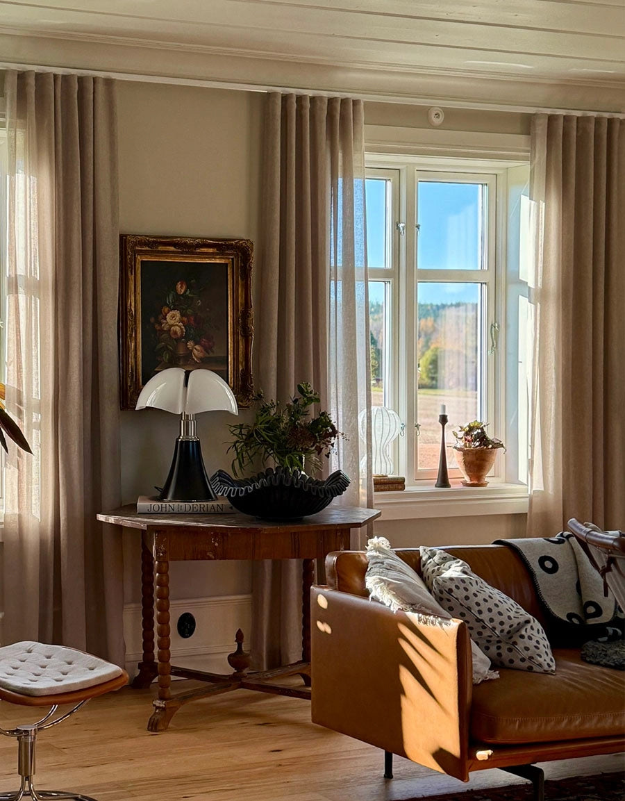 Gardin Saga, beige, i lantligt hem