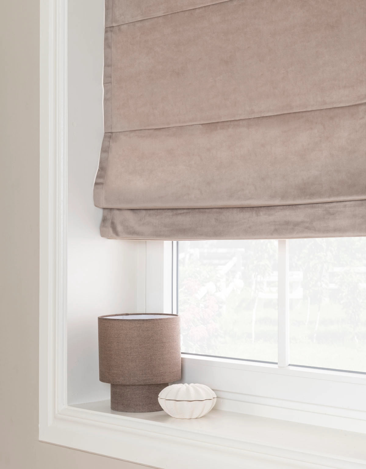 Beige hissgardin i sammet