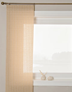 Beige panelgardin med ränder