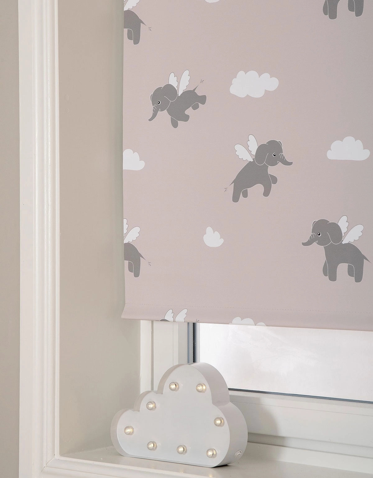 Rullgardin-Elefanter-med-vingar-beige